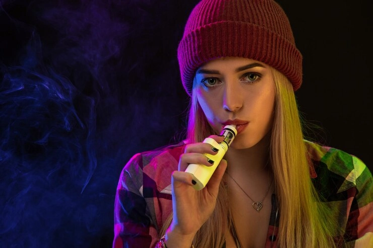 1portrait-young-hipster-vaping-girl-vapor-concept-vaping-e-cigarette-close-up_157927-13482
