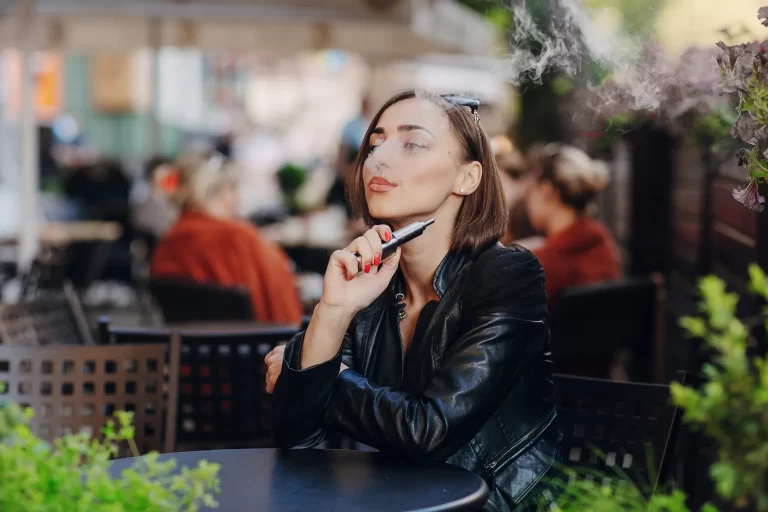 How Does the Design of Disposable Vapes Cater to the Needs of Different Demographics